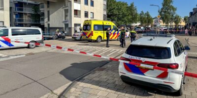 Hulpdiensten bij het Maartje Offerspad in Leiden voor een steekpartij.