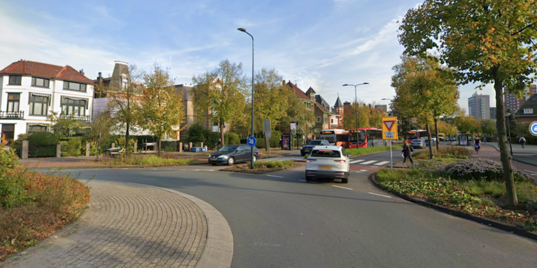 Rotonde bij de Posthof en Rijnsburgerweg in Leiden.