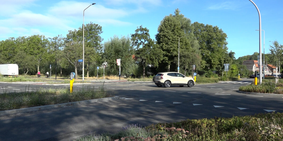 Verkeer went langzaam aan nieuwe regels Leidseweg-Trompweg