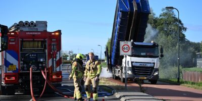 Afvalcontainer vliegt tijdens vervoer in brand