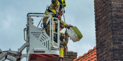Brandweer heeft kat gered uit schoorsteenpijp