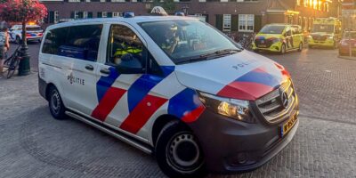 Eenzijdig ongeval op Doezastraat. De hulpdiensten op de Doezastraat in Leiden.