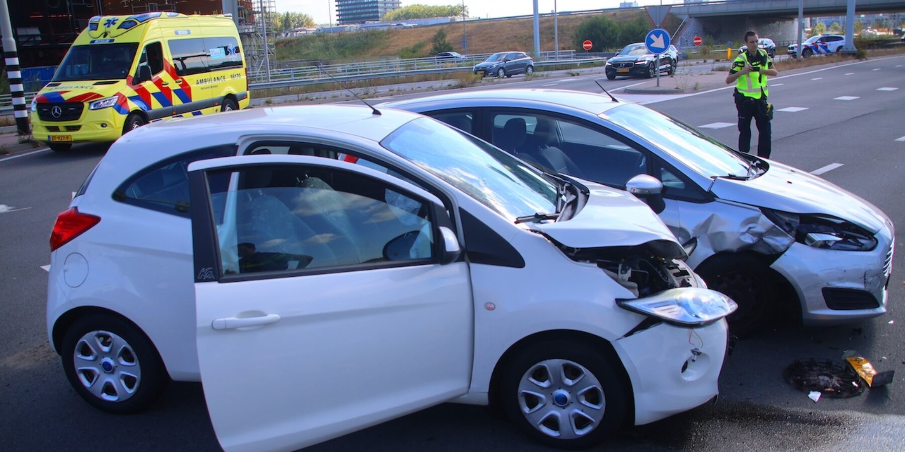 Flinke schade maar geen gewonden bij botsing N206