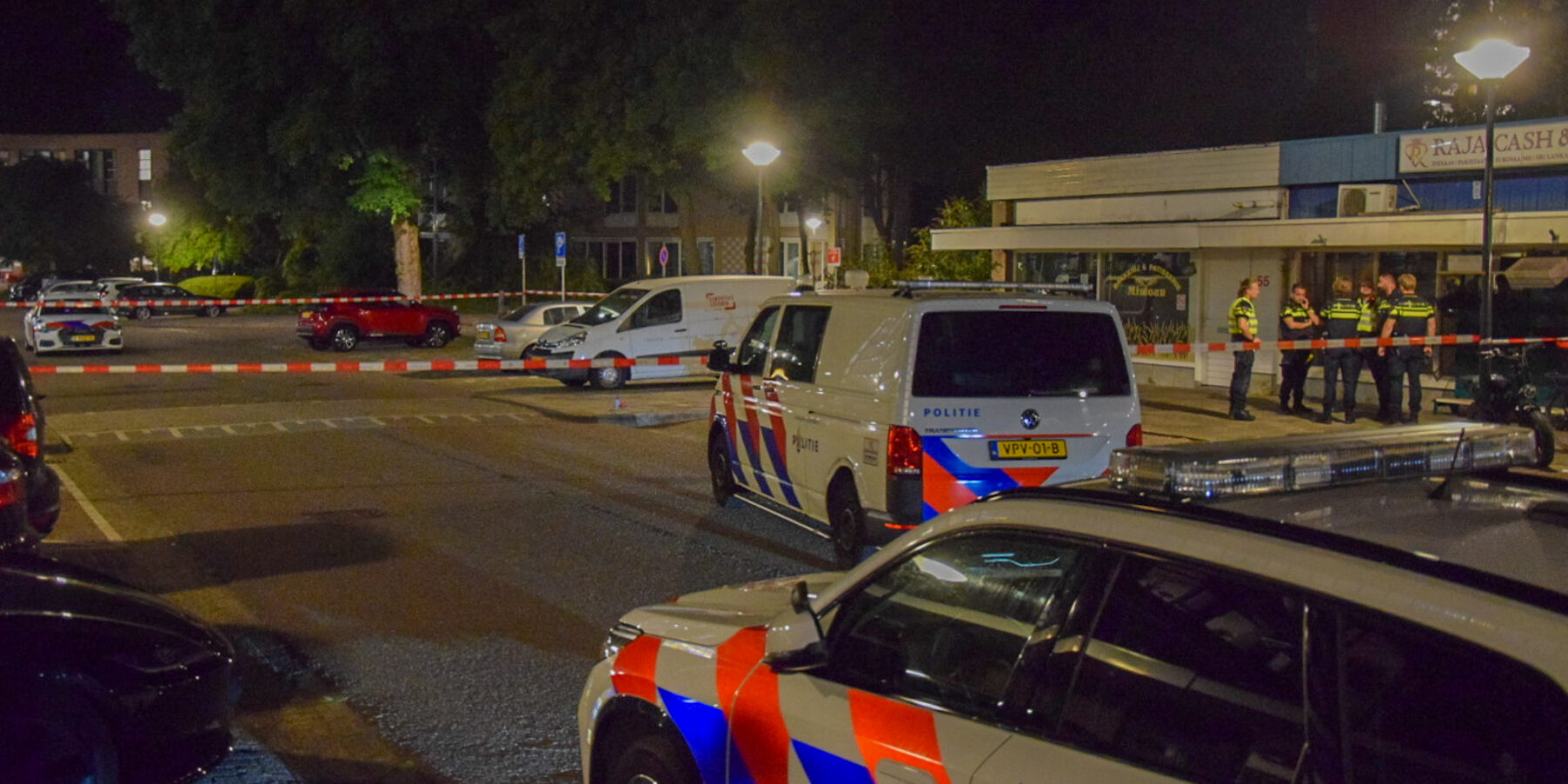 Zoektocht in Leiden naar automobilist die twee personen aanreed