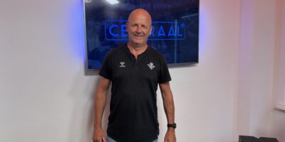 Ronald Nieuwenhuizen van de supportersvereniging RCL in de studio van Centraal+.