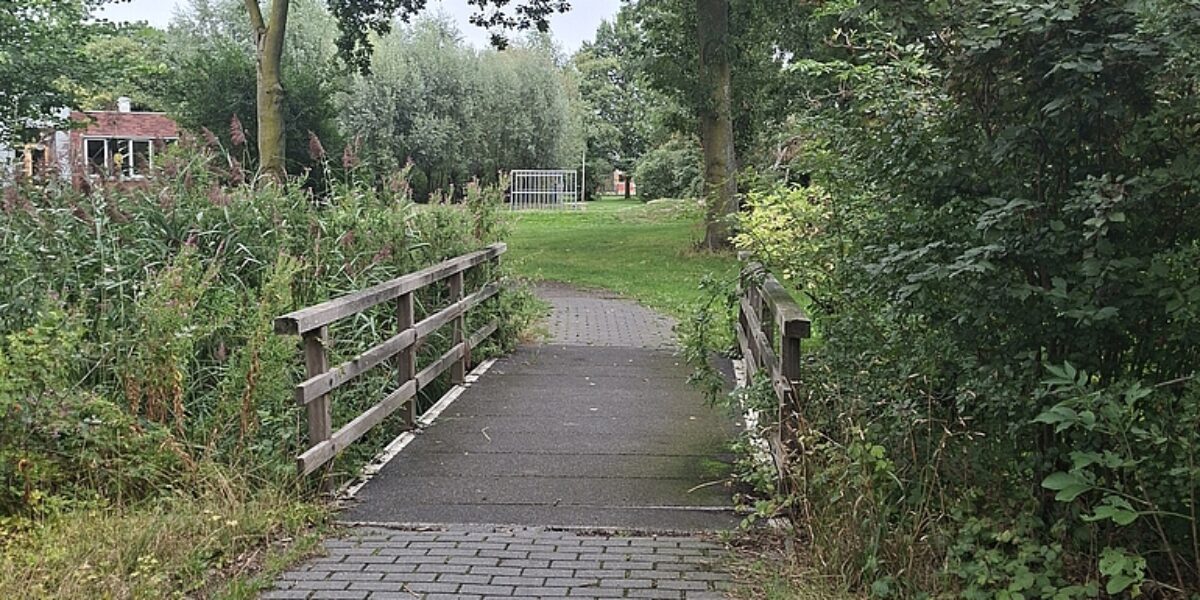 Vervanging bruggetje Kerveltuin-Kindcentrum