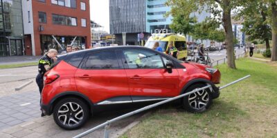 Een personenauto heeft woensdag een fietser geschept