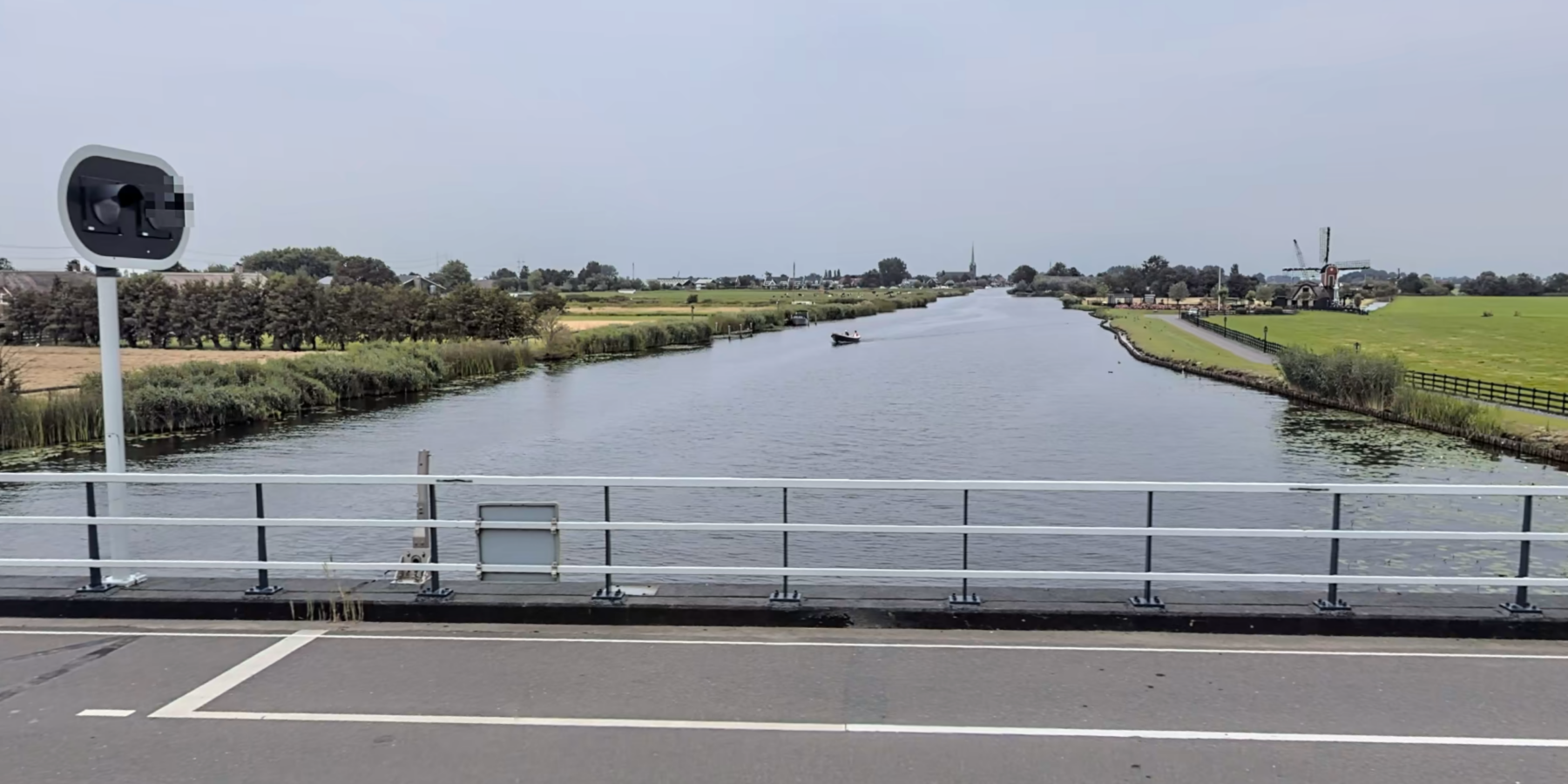 Scheuren ontdekt in langs De Does bij Hoogmade