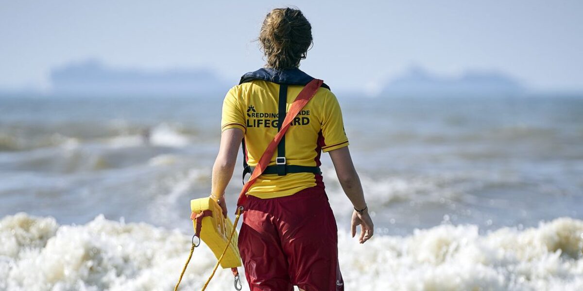 Waarschuwing op stranden langs Noordzee: 'Zwemmen is gevaarlijk'