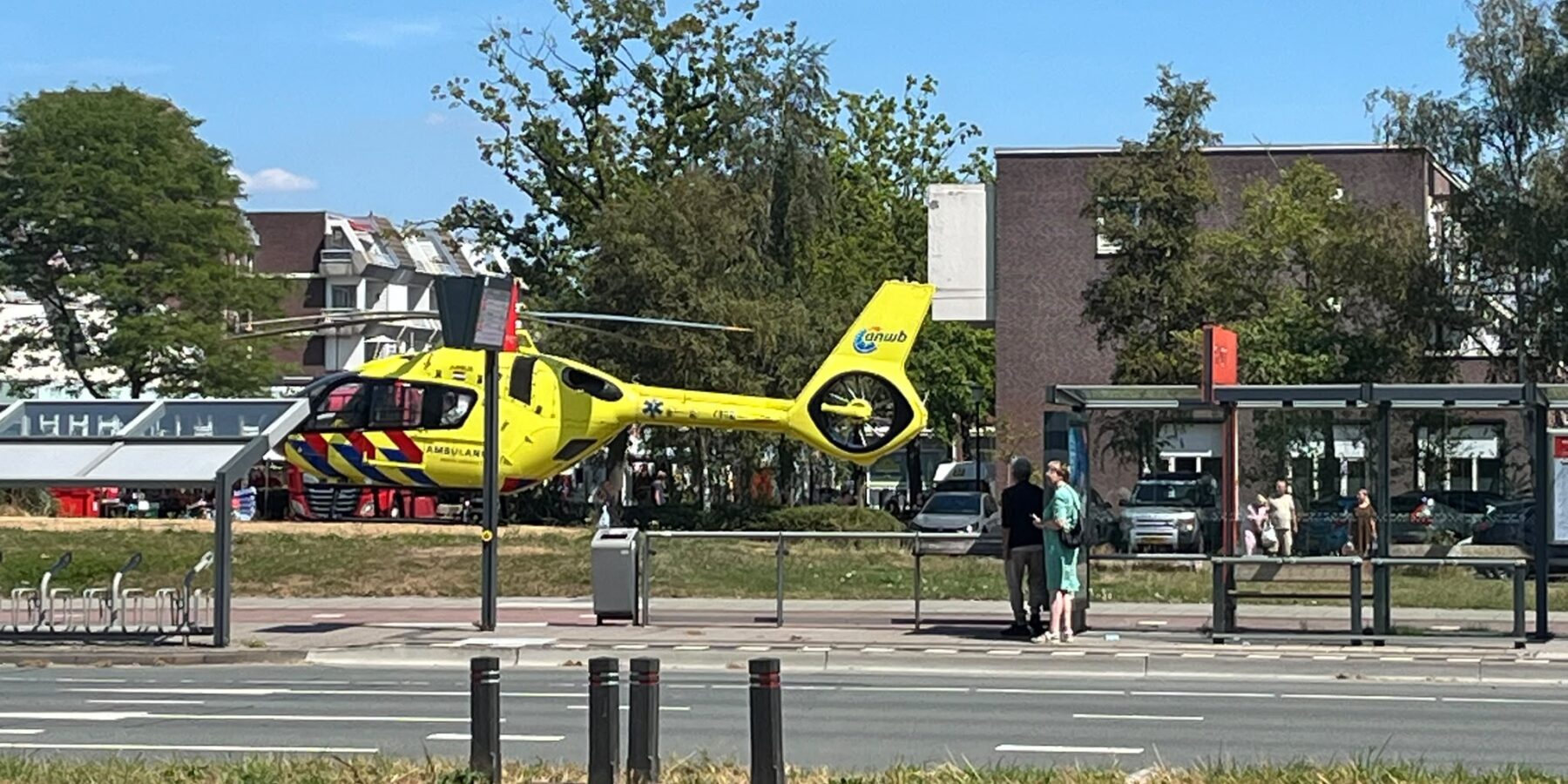 Traumahelikopter landt bij Winkelhof voor medische noodsituatie
