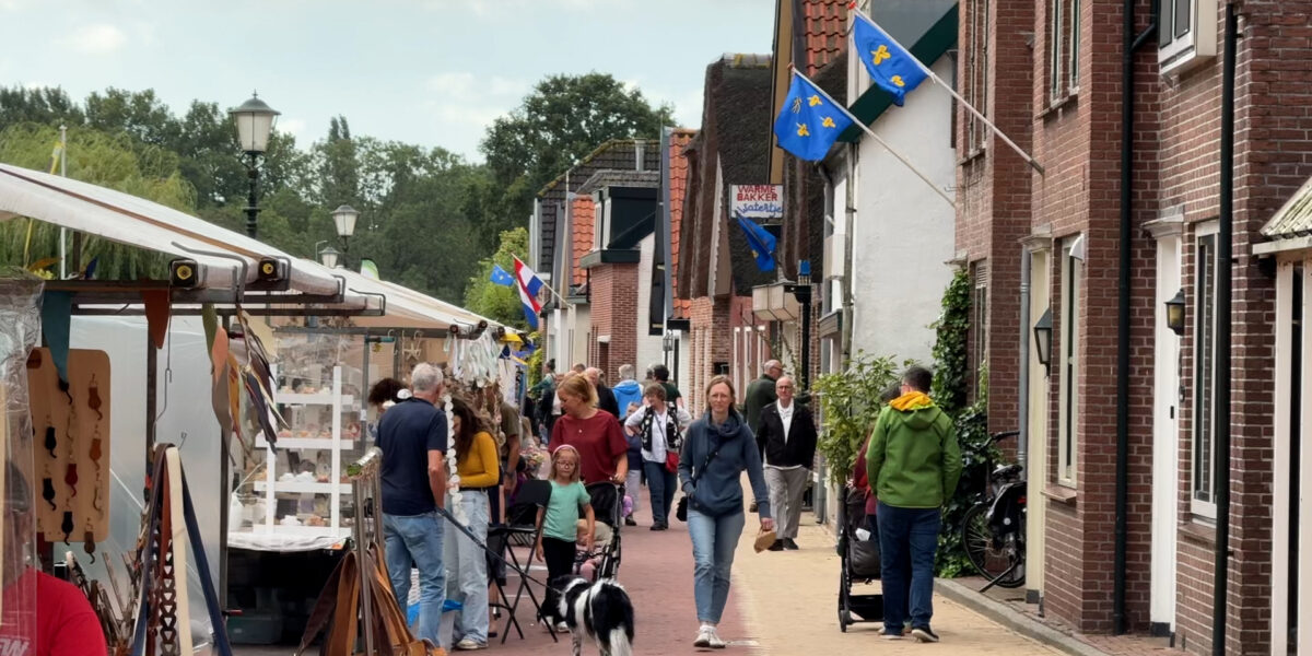 Feestweek Zoeterwoude van start met braderie en zang