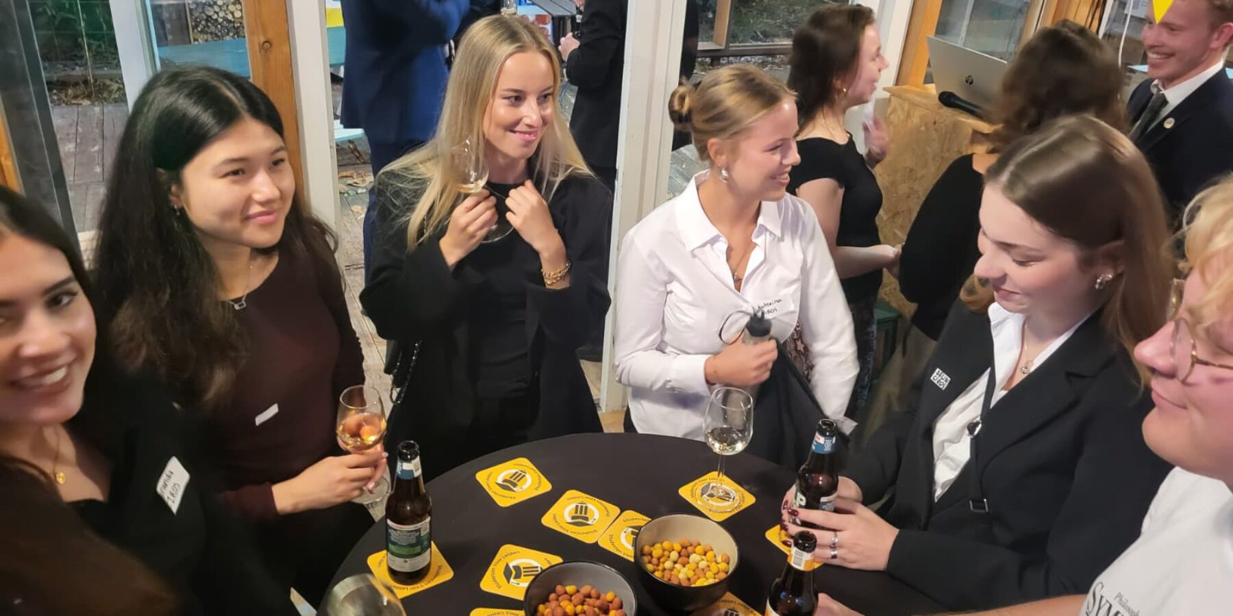 Studentenpartij luidt nieuwe (school)jaar in met borrel