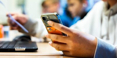 Haanstra is eerste smartphonevrije basisschool van Leiden