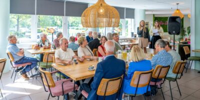 Jubilerende echtparen werden in het zonnetje gezet in Leiderdorp.