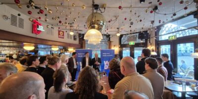 Een eerdere editie van een VVD borrel bij Barrera in Leiden. (Foto: PR)