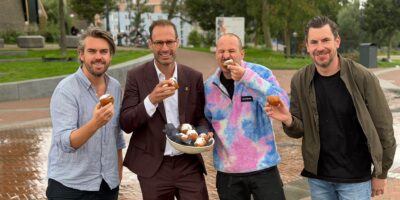 Heel Leiden telt af. Burgemeester Heijkoop en de organisatoren.