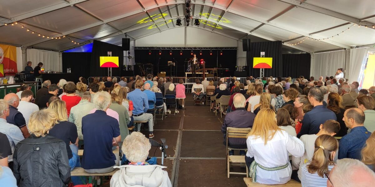 Kerkdienst tijdens tweede editie Dorpsfeest Oegstgeest