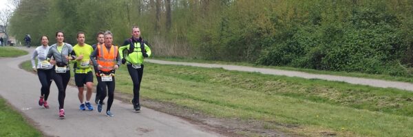 De Leiden Road Runners Club aan het lopen.