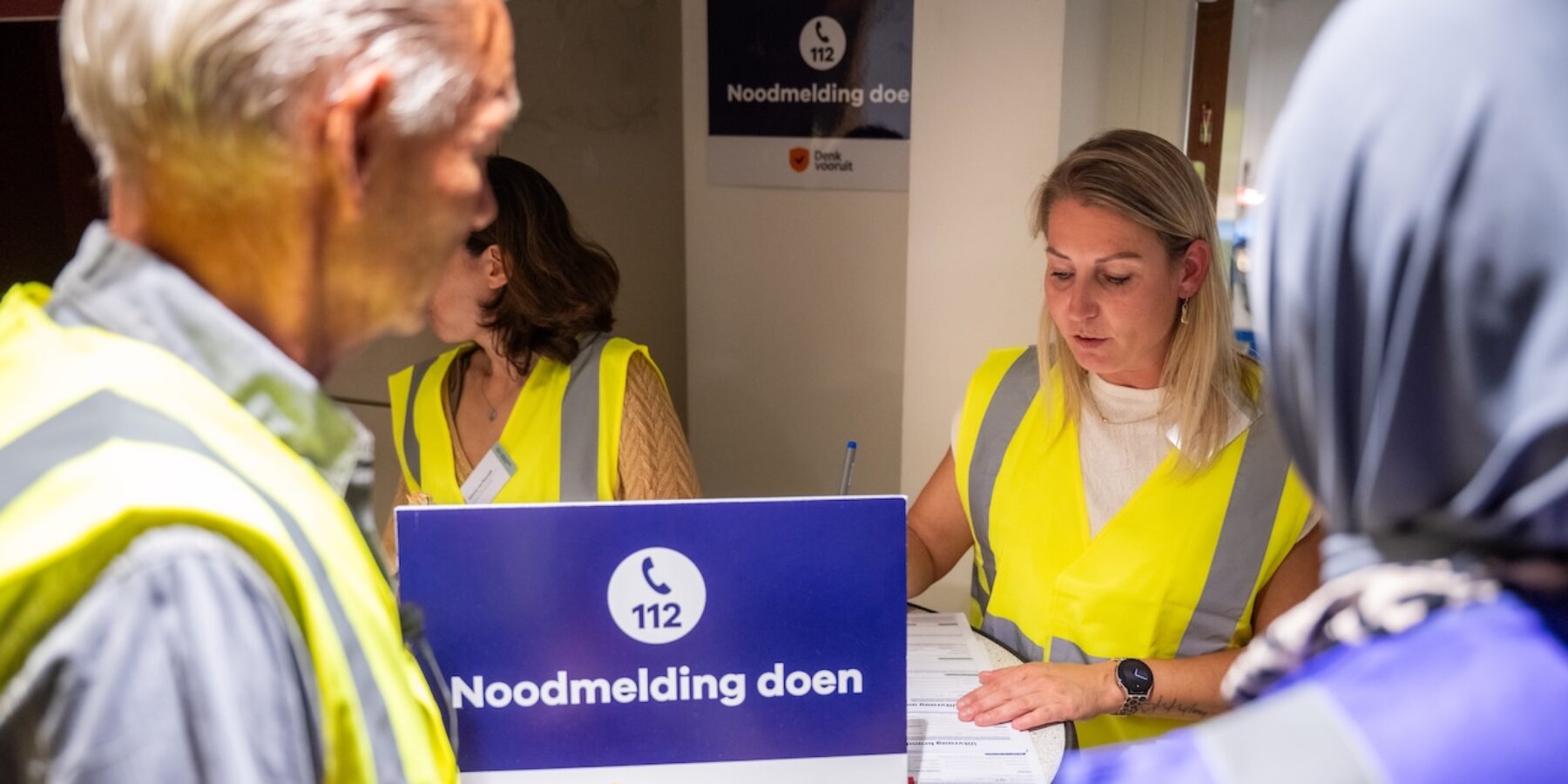 Medewerkers in het noodsteunpunt Het Anker in Voorburg.