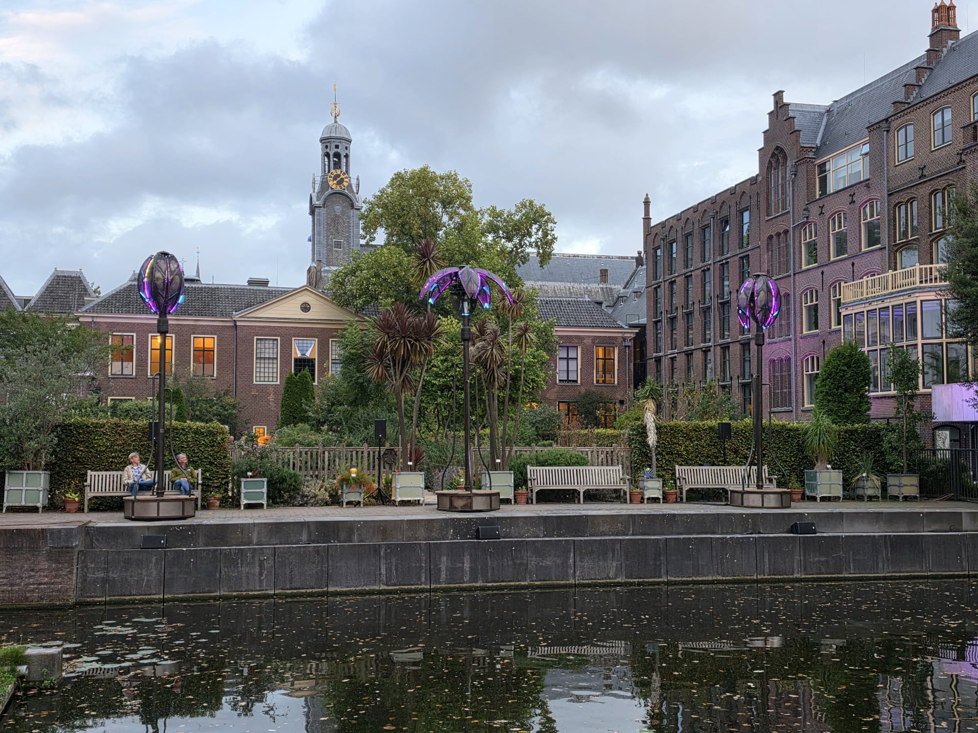 Nacht van Ontdekkingen Leiden, kunstwerk in de Hortus Botanicus. 