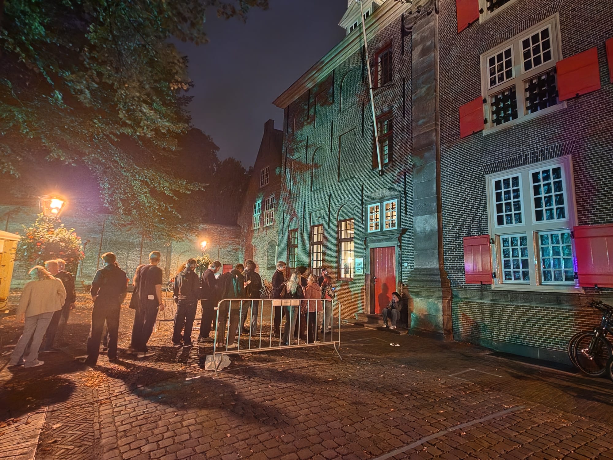 Lange rijen belangstellenden bij Gravensteen