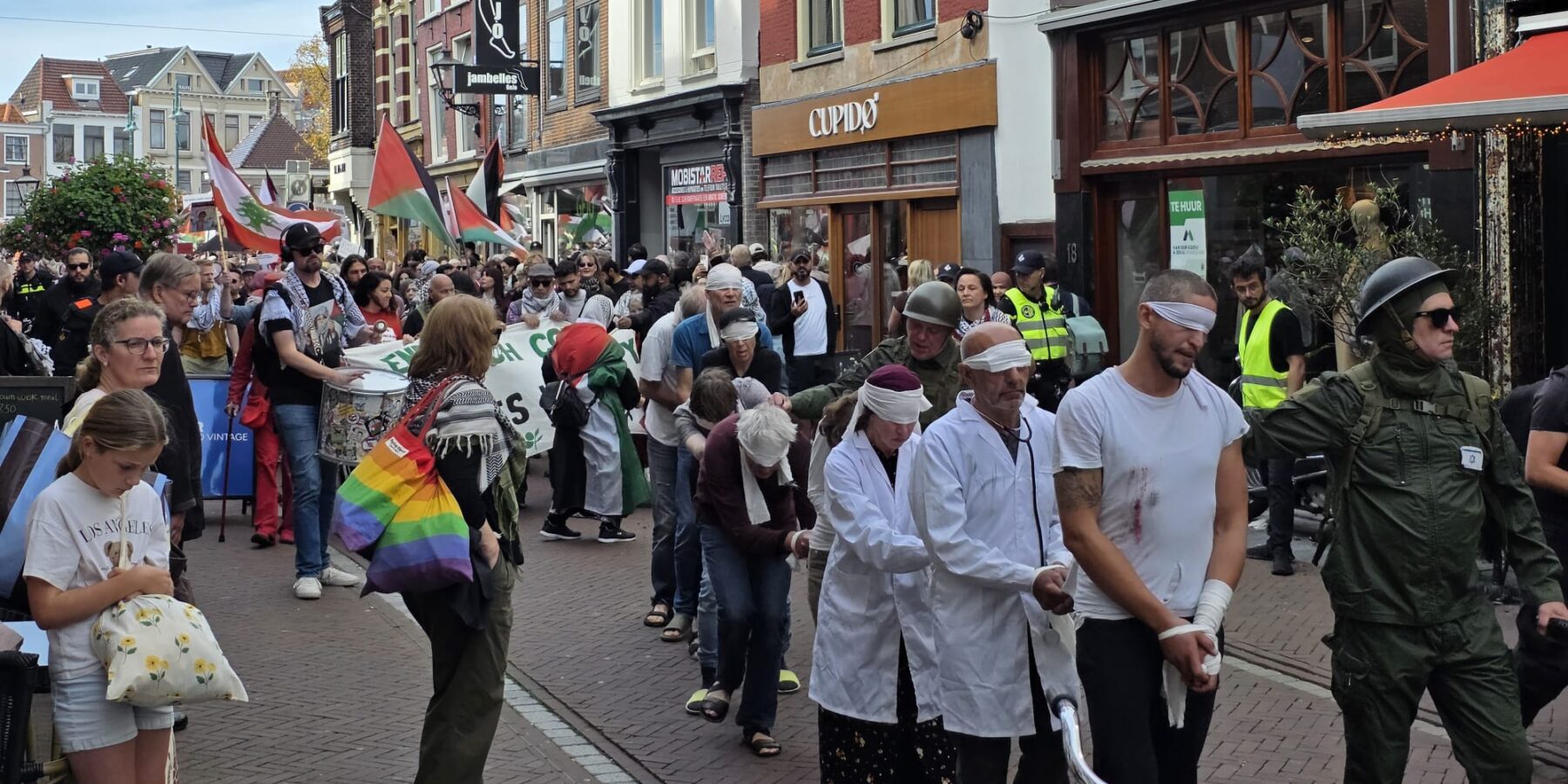 Grote Palestina demonstratie door centrum van Leiden