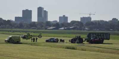 Traumahelikopter landt in weiland na arbeidsongeval