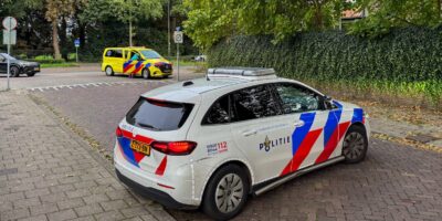 Scooterrijders gewond bij aanrijding Veurseweg Voorschoten. De weg is afgesloten.