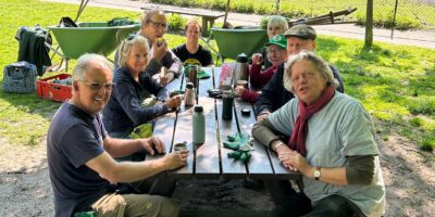 Een groep vrijwilligers van de Groengroep van de Leidse Hout