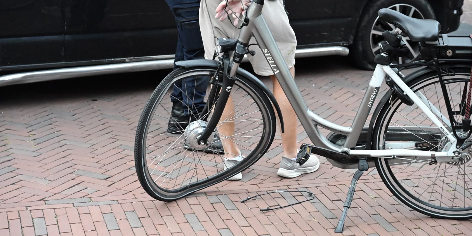 Fiets en auto botsen op Oranjeboomstraat