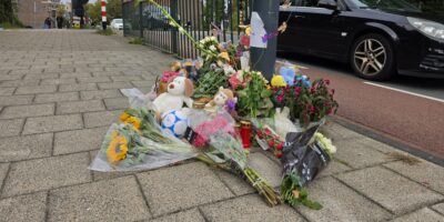 Bloemen op plek waar Alex (8) om het leven kwam