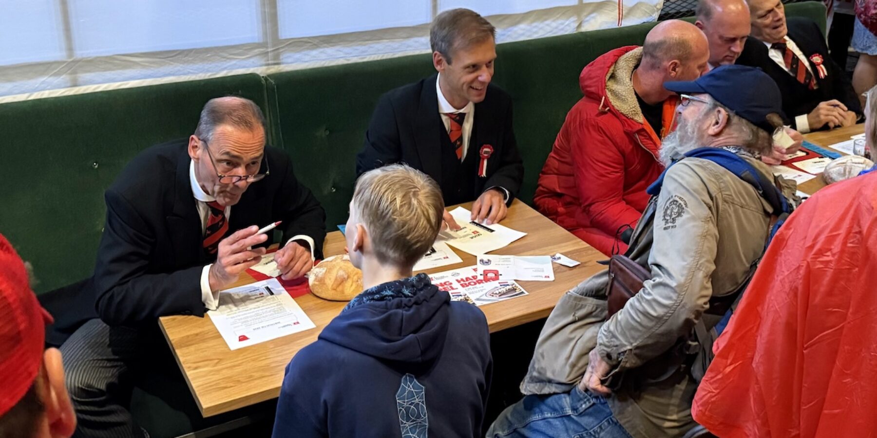 Leidens Ontzet is begonnen. Haring wittebrood hutspot inschrijving.