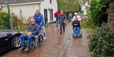 Wassenaarse politici testen de toegankelijkheid van het winkelcentrum