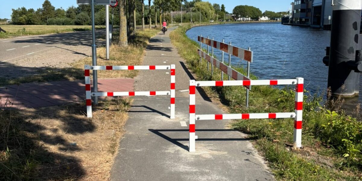 Bewoners en Fietsersbond willen slingerhekken op Jaagpad Leiderdorp weg