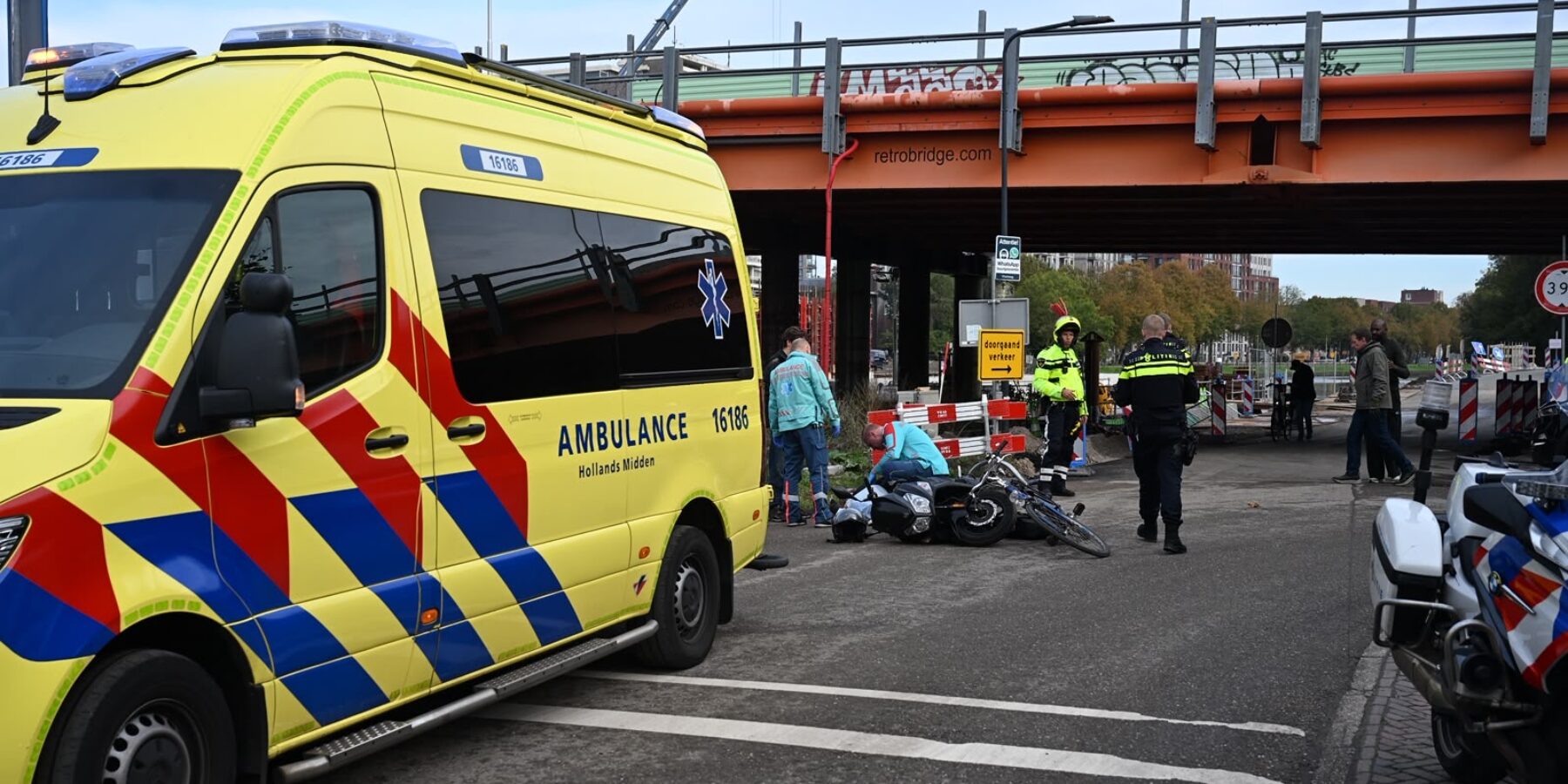 Gewonde bij botsing scooter en fietser