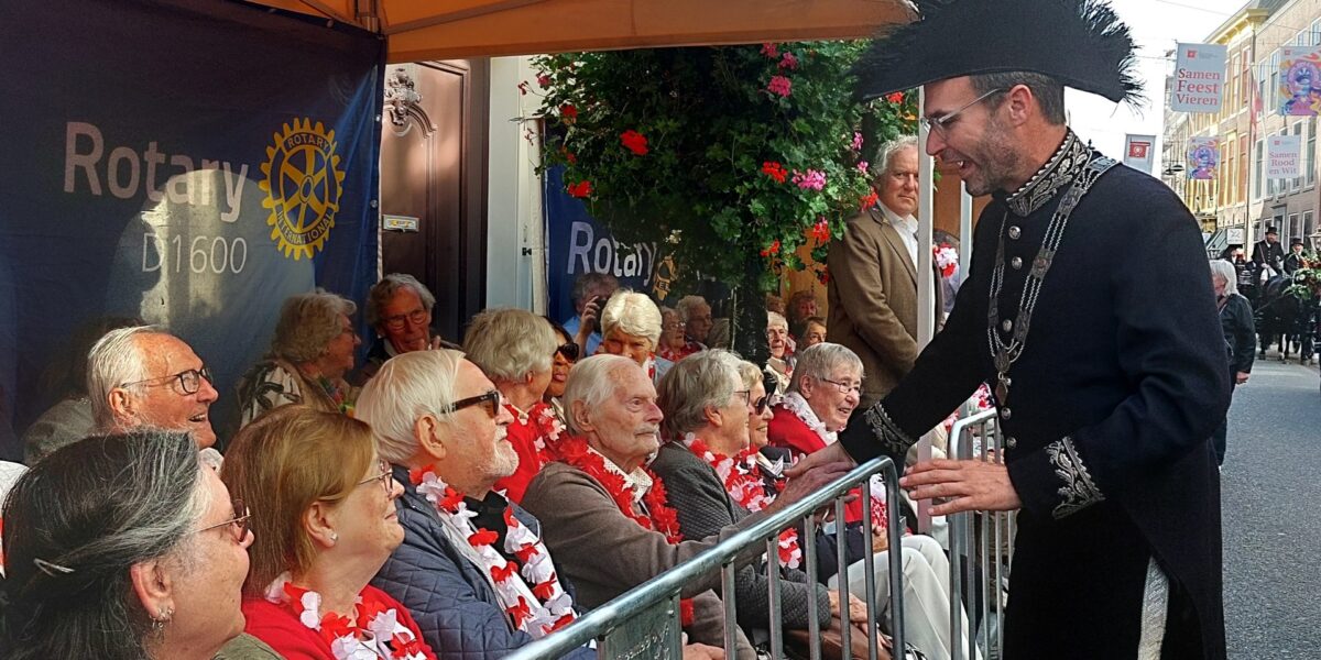 Ouderen vieren 3 oktober met Rotary: 