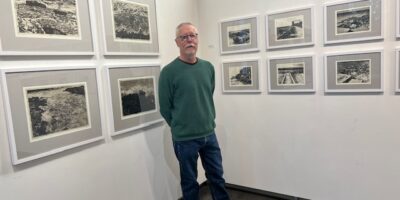Kleurrijk Curaçao in zwart-witte etsen Bert Kienjet Ars Aemula Naturae