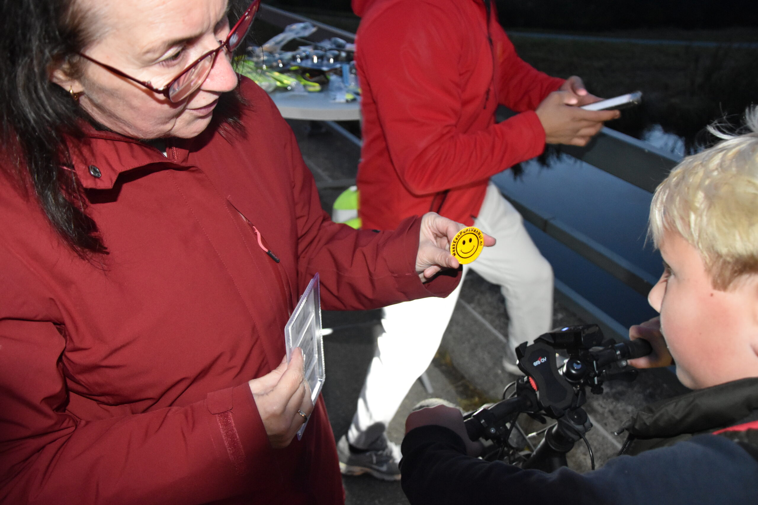 Verkeersmedewerker van de gemeente Leiderdorp (Foto: Peter van Delft)