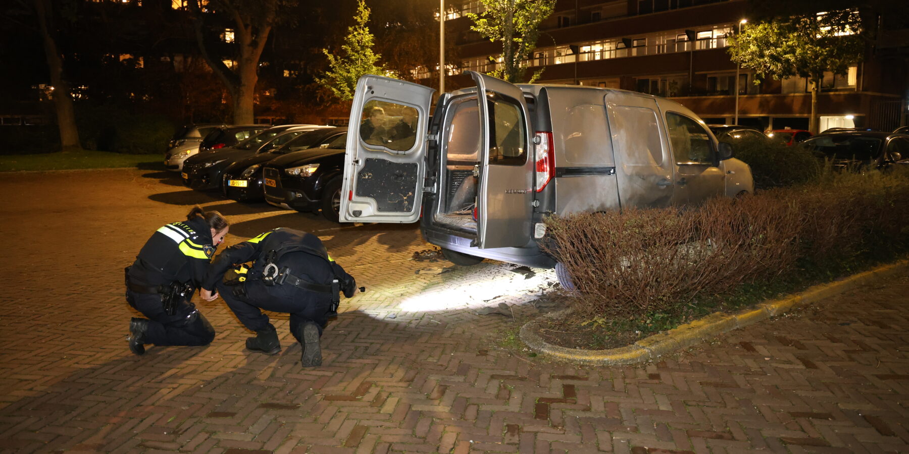 Explosie bij auto aan Raaphorst in Leiderdorp