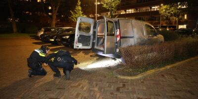 Explosie bij auto aan Raaphorst in Leiderdorp