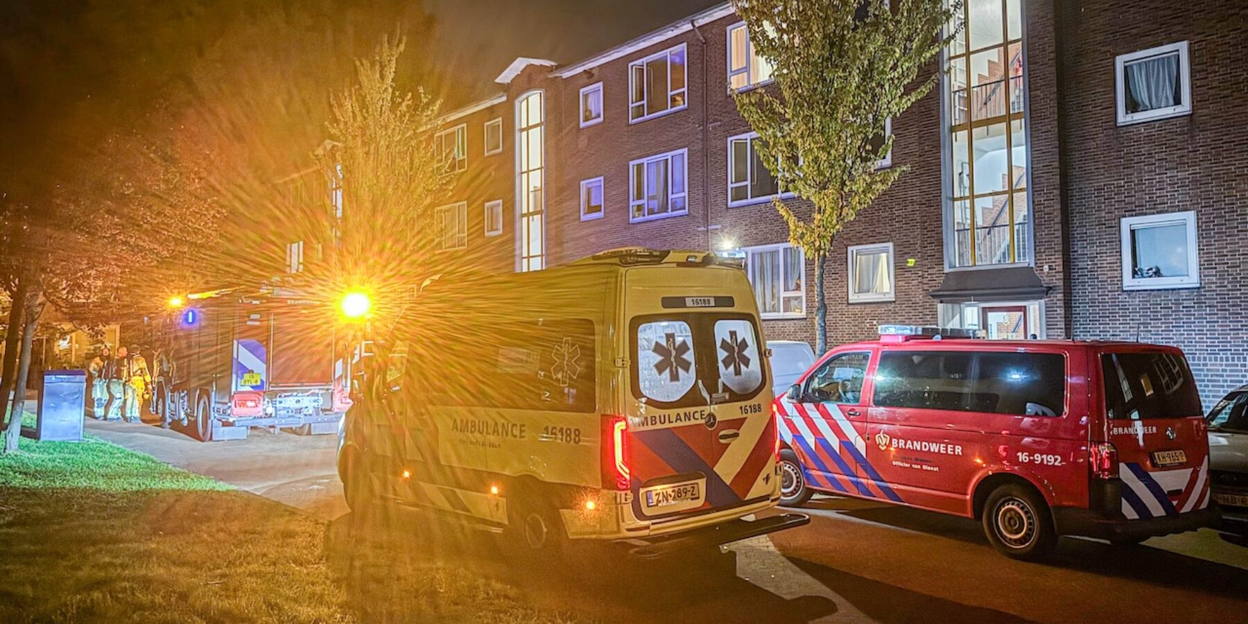 Hulpdiensten voor de woning aan de Charlotte de Bourbonhof in Leiden.