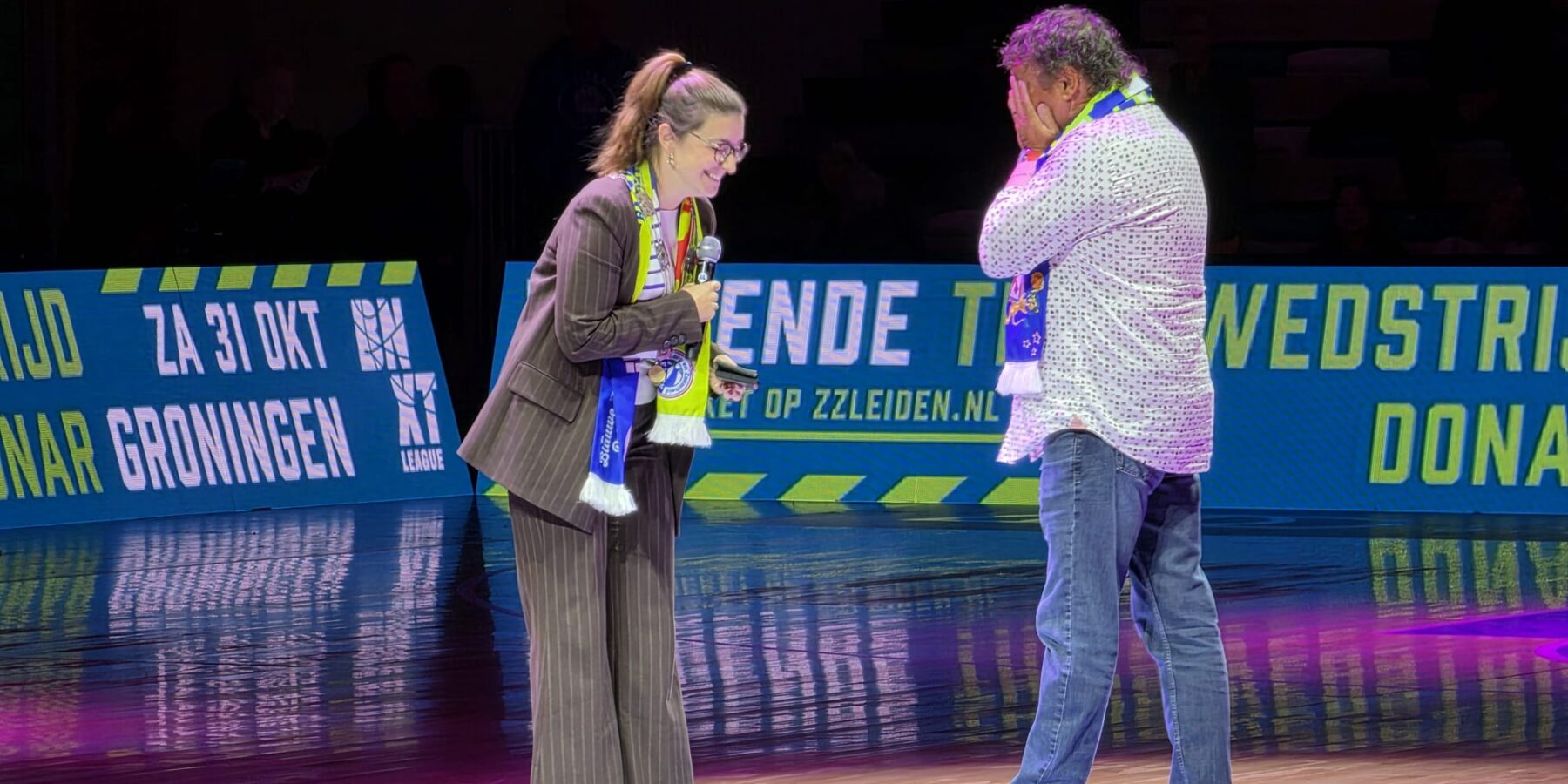 Wethouder van Noort verrast Gösta van den Burg.