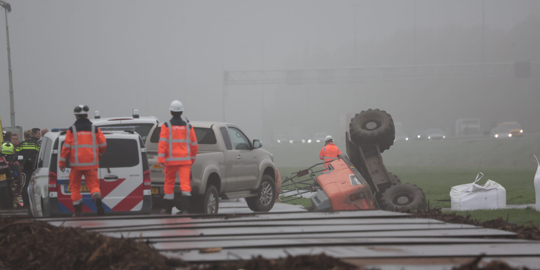 Kraantje op kant langs A4