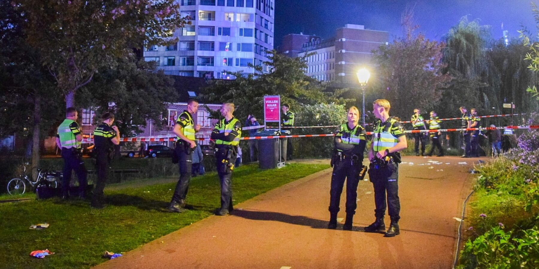 Steekpartij bij kermis in Leiden. De politie bij het afzetlint.