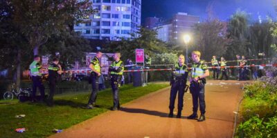Steekpartij bij kermis in Leiden. De politie bij het afzetlint.