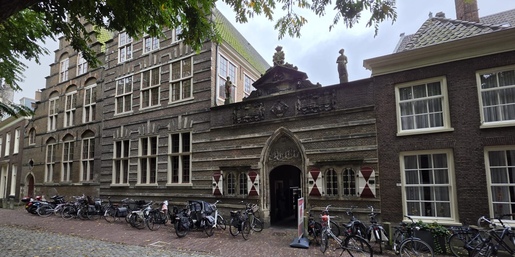 Weeshuis Leiden Hooglandse Kerkgracht