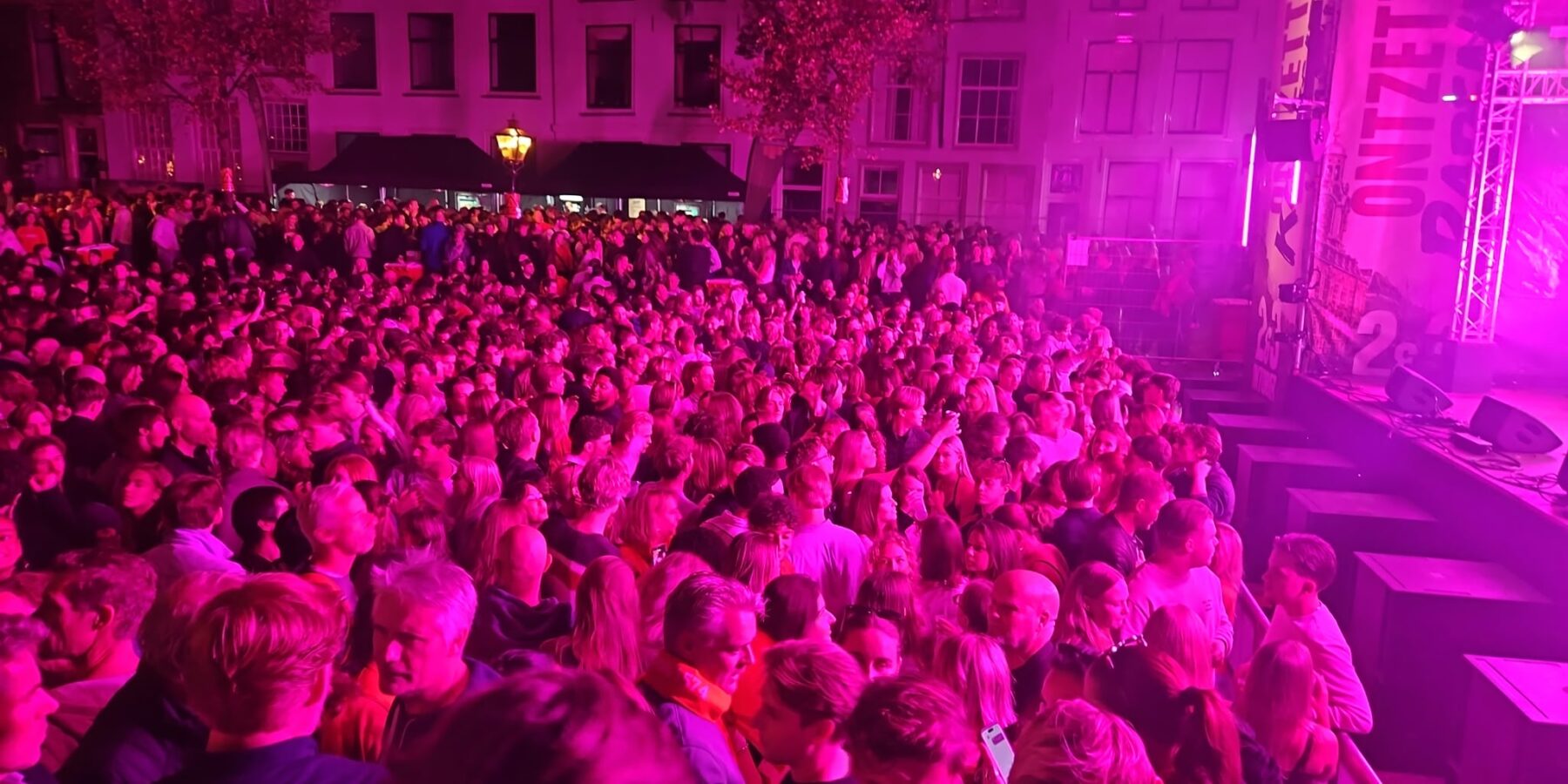 Rapenburg gigantisch druk tijdens Leidens Ontzet
