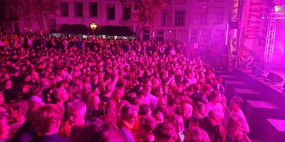 Rapenburg gigantisch druk tijdens Leidens Ontzet