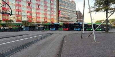 bussen op station Qbuzz