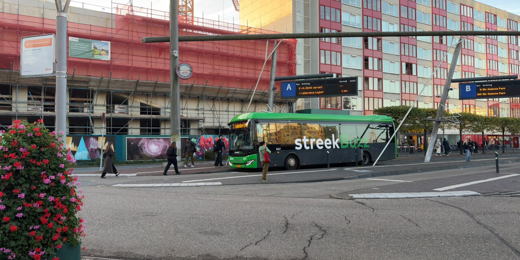 bussen op station Qbuzz